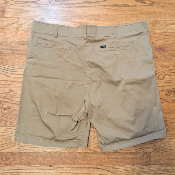 Lee Men's Extreme Motion Khaki Stretch Shorts Size 44 Big And Tall - Picture 2 of 7